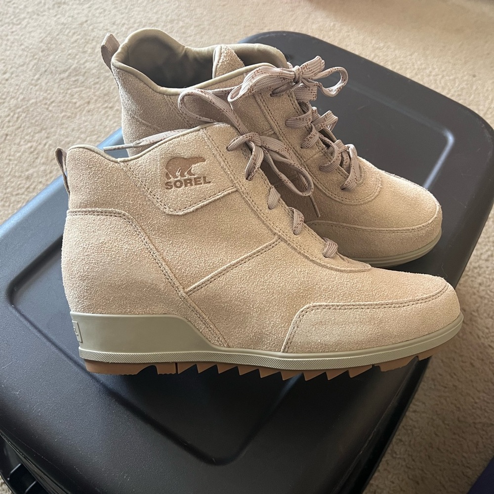 Sorel Evie sport lace wedge sneakers size 10